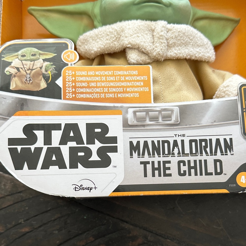 Star Wars The Mandalorian The Child Plush - Animatronic Edition - Picture 3 of 8